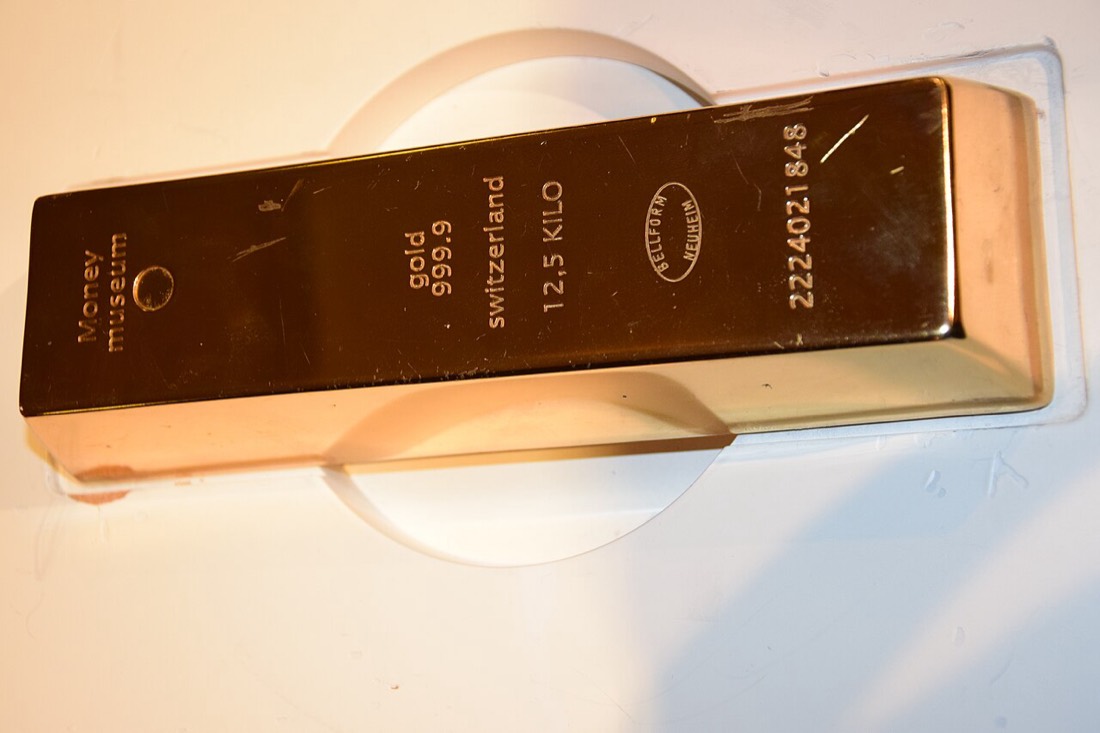 A gold bullion bar