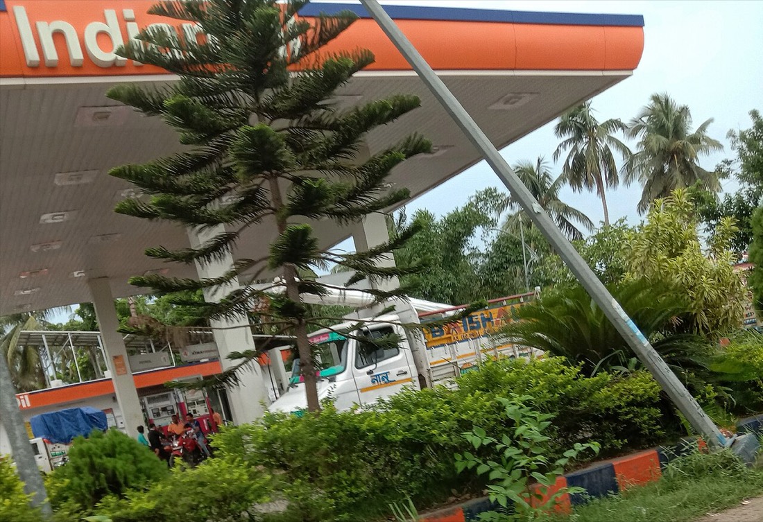 An Indian Oil petrol pump in West Bengal, one of the state-run fuel stations where petrol and diesel prices have been frozen since 25 May 2026