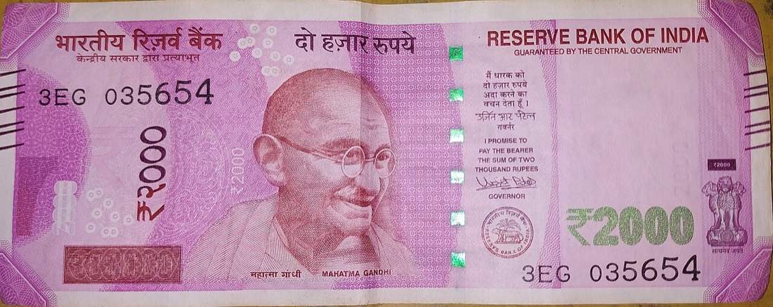 Indian rupee banknotes, the currency that weakens when foreign institutional investors sell Indian shares and take dollars home